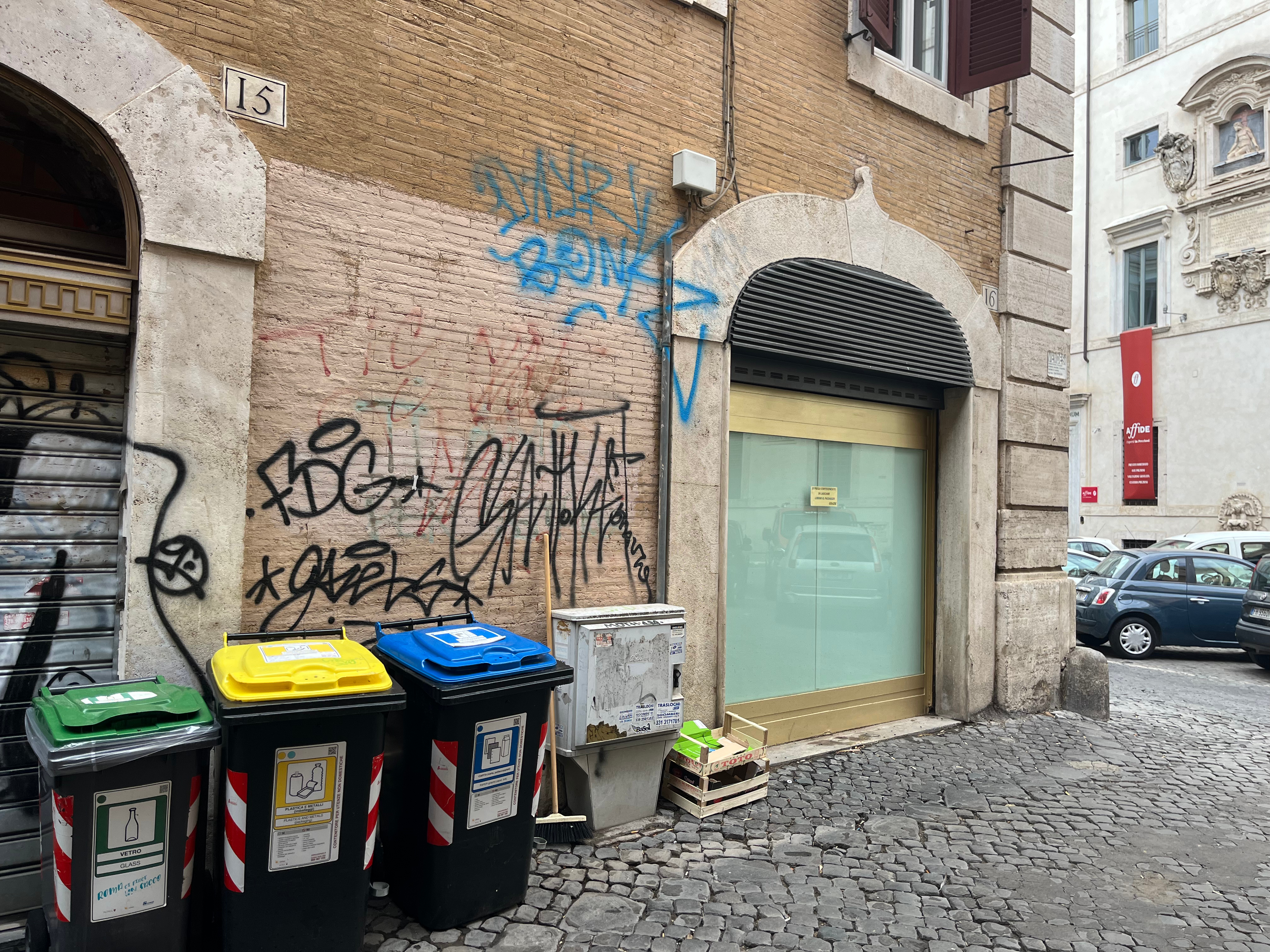 Nearest sorted trash bins at Via della Pietà, 15